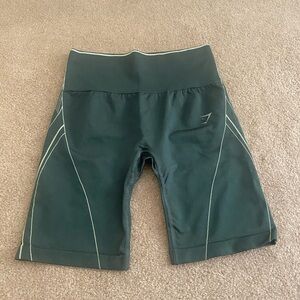 Gymshark APEX SEAMLESS HIGH RISE SHORT
Obsidian Green/Cucumber Green
Small